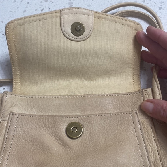 Fossil Crossbody Leather flap EUC light distressed leather Tan/Cream  7" SIze - Picture 4 of 9